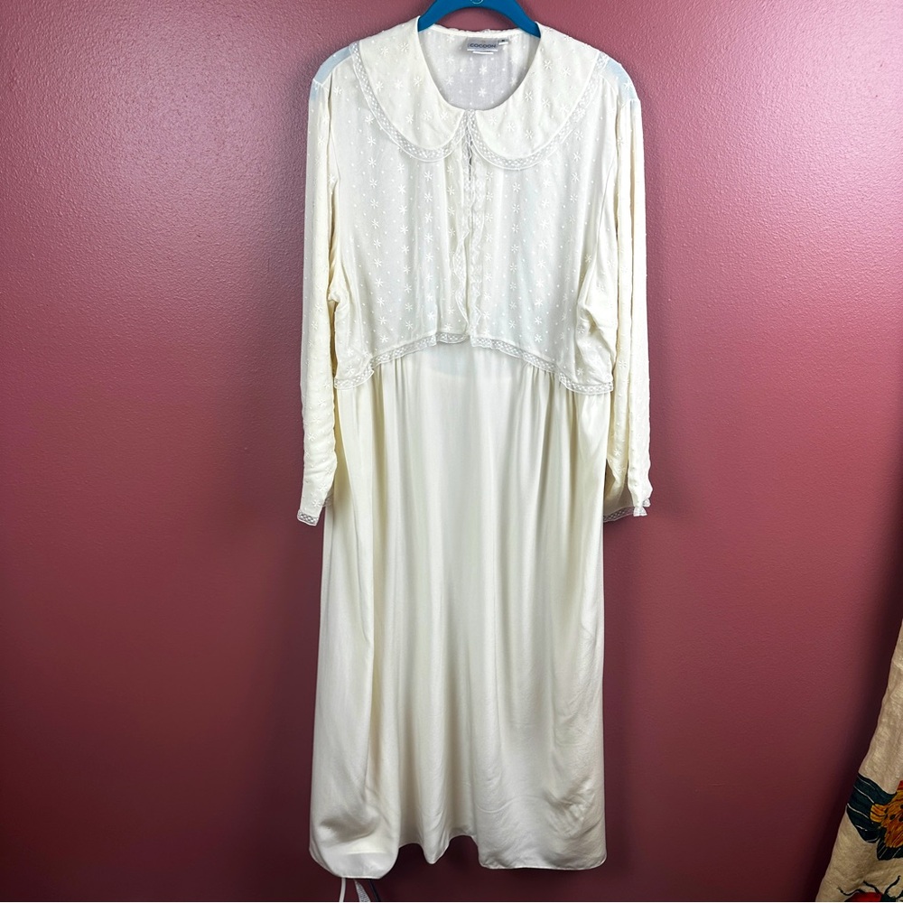 Vintage Cocoon 100% silk made in Hong Kong Prairie dress cottage embroidered